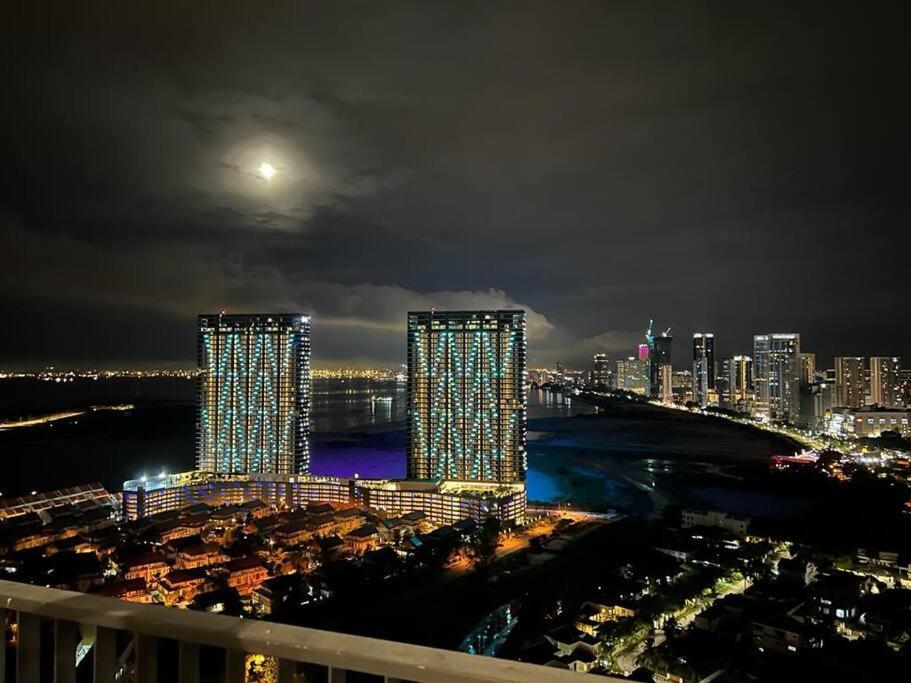 Deluxe Seaview Suite Twin Bed By The Only Bnb Tanjung Tokong Ngoại thất bức ảnh