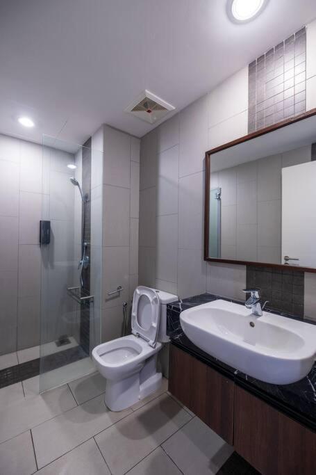 Deluxe Seaview Suite Twin Bed By The Only Bnb Tanjung Tokong Ngoại thất bức ảnh